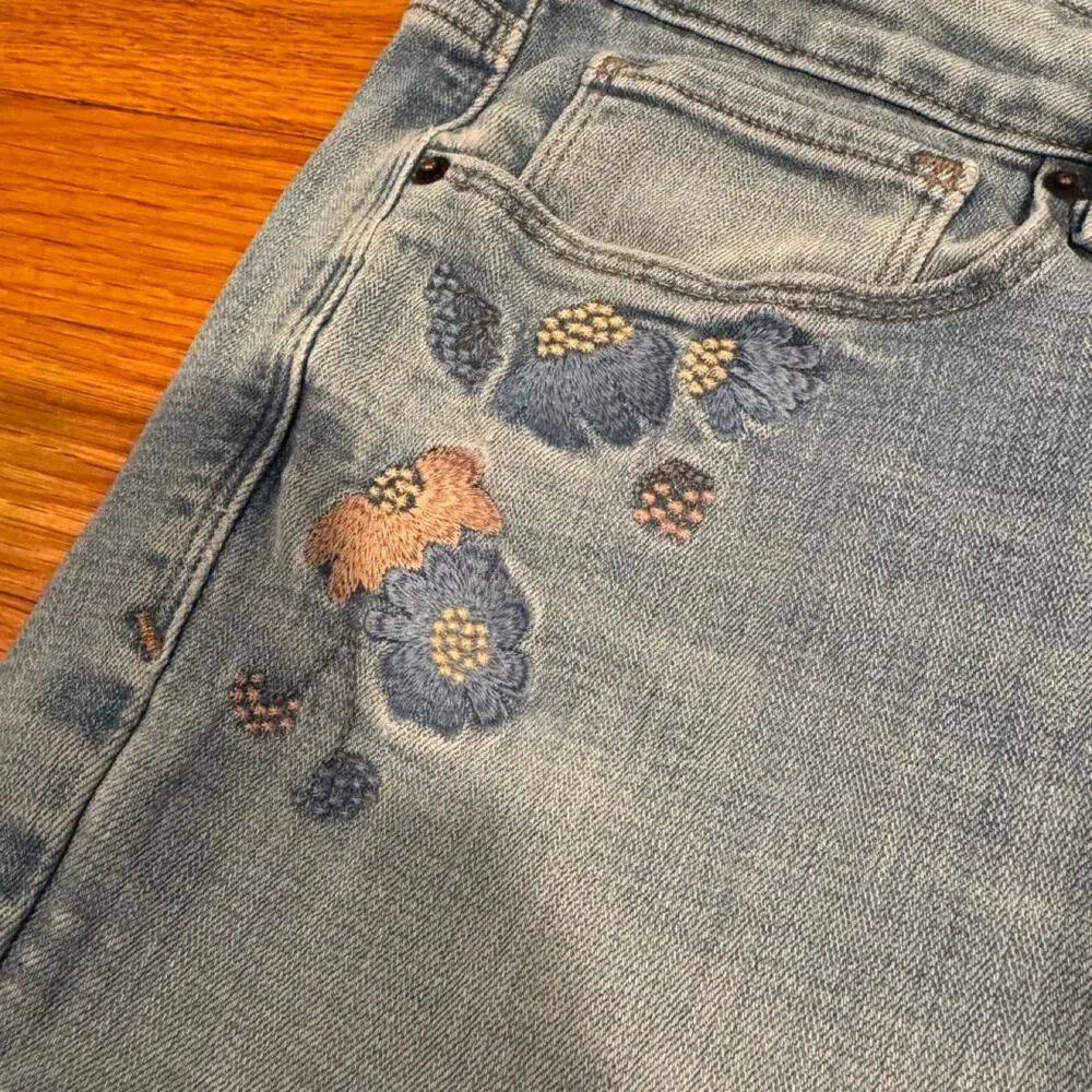 Levi’s Mid Rise Skinny Jeans Women’s Size 32 Light Wash Floral Embroidered Denim